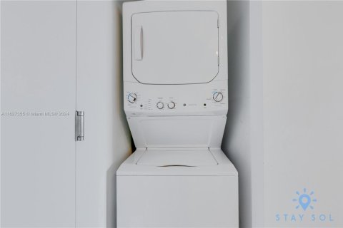 Купить кондоминиум в Халландейл-Бич, Флорида 2 спальни, 94.76м2, № 1863087 - фото 9