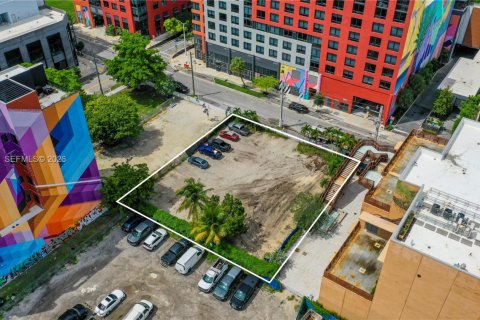 Commercial property in Miami, Florida № 2384759 - photo 12