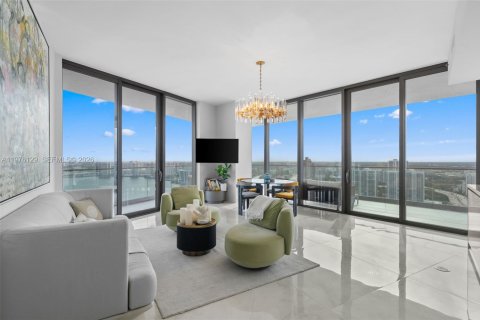 Condo in Sunny Isles Beach, Florida, 2 bedrooms  № 2040478 - photo 7