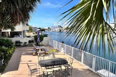 Apartment in Miami Beach, Florida 1 bedroom, 56.76 sq.m. № 2042084 - photo 2