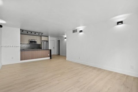 Condo in Homestead, Florida, 2 bedrooms № 1959343 - photo 8