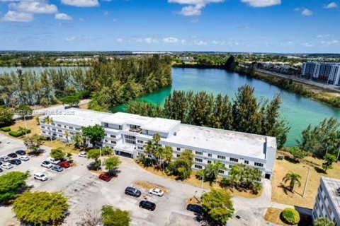 Condo in Homestead, Florida, 2 bedrooms № 1959343 - photo 24