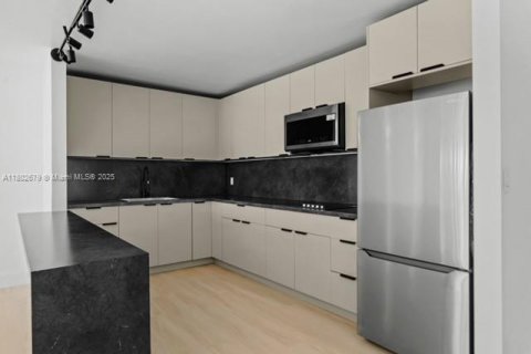 Condo in Homestead, Florida, 2 bedrooms № 1959343 - photo 1