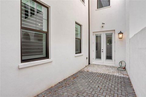 Townhouse in Tampa, Florida 3 bedrooms, 198.35 sq.m. № 1219506 - photo 22