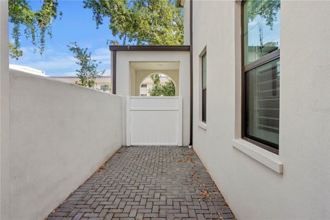 Townhouse in Tampa, Florida 3 bedrooms, 198.35 sq.m. № 1219506 - photo 21