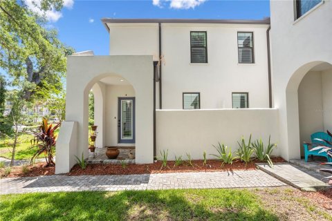 Townhouse in Tampa, Florida 3 bedrooms, 198.35 sq.m. № 1219506 - photo 3