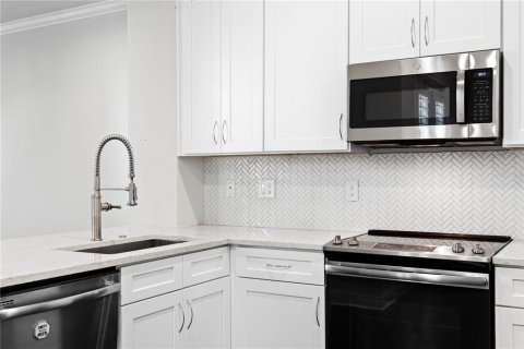 Townhouse in Tampa, Florida 3 bedrooms, 198.35 sq.m. № 1219506 - photo 15