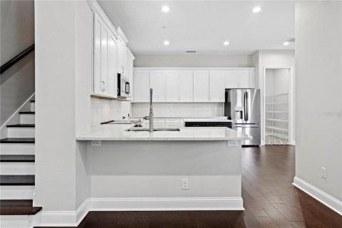 Townhouse in Tampa, Florida 3 bedrooms, 198.35 sq.m. № 1219506 - photo 12