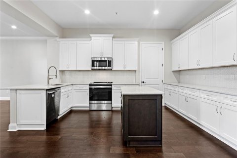 Townhouse in Tampa, Florida 3 bedrooms, 198.35 sq.m. № 1219506 - photo 11