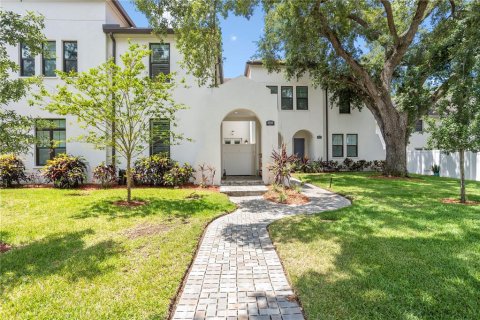 Townhouse in Tampa, Florida 3 bedrooms, 198.35 sq.m. № 1219506 - photo 1