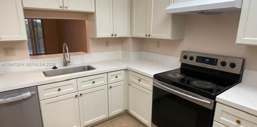 Condo in Coral Springs, Florida, 2 bedrooms  № 2003891