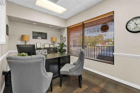 Immobilier commercial à louer à Punta Gorda, Floride: 912.11 m2 № 2378061 - photo 3