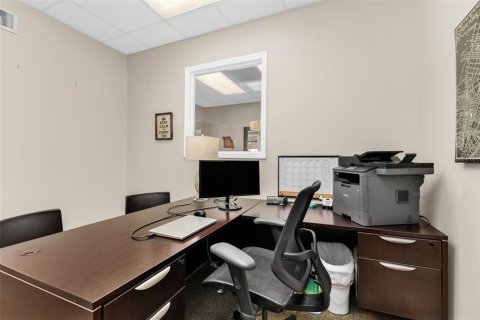 Immobilier commercial à louer à Punta Gorda, Floride: 912.11 m2 № 2378061 - photo 16