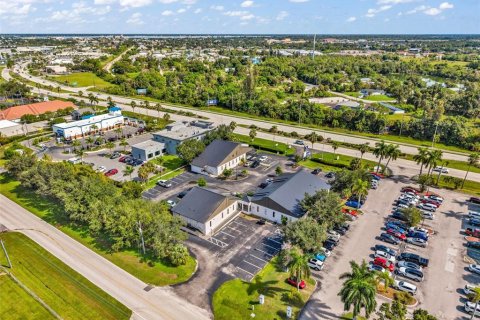 Immobilier commercial à louer à Punta Gorda, Floride: 912.11 m2 № 2378061 - photo 22