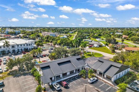 Immobilier commercial à louer à Punta Gorda, Floride: 912.11 m2 № 2378061 - photo 19