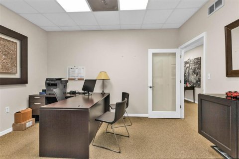 Immobilier commercial à louer à Punta Gorda, Floride: 912.11 m2 № 2378061 - photo 14