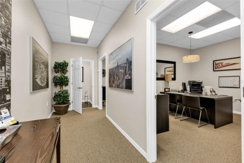 Immobilier commercial à louer à Punta Gorda, Floride: 912.11 m2 № 2378061 - photo 8