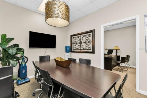 Immobilier commercial à louer à Punta Gorda, Floride: 912.11 m2 № 2378061 - photo 13