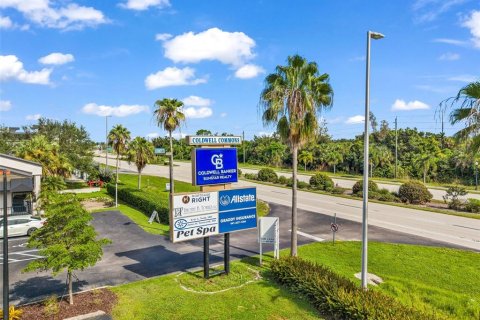 Immobilier commercial à louer à Punta Gorda, Floride: 912.11 m2 № 2378061 - photo 17