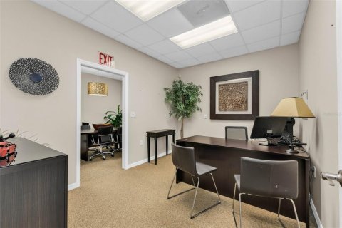 Immobilier commercial à louer à Punta Gorda, Floride: 912.11 m2 № 2378061 - photo 10