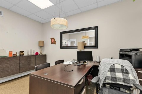 Immobilier commercial à louer à Punta Gorda, Floride: 912.11 m2 № 2378061 - photo 7