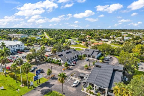 Immobilier commercial à louer à Punta Gorda, Floride: 912.11 m2 № 2378061 - photo 18