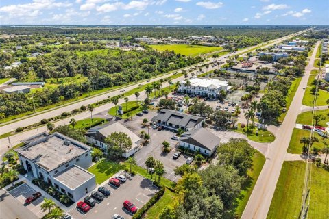 Immobilier commercial à louer à Punta Gorda, Floride: 912.11 m2 № 2378061 - photo 20