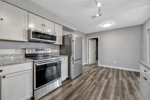 Villa ou maison à vendre à Kissimmee, Floride: 2 chambres, 92.9 m2 № 1572241 - photo 5