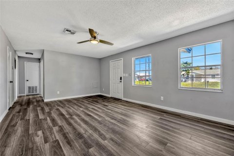 Villa ou maison à vendre à Kissimmee, Floride: 2 chambres, 92.9 m2 № 1572241 - photo 11