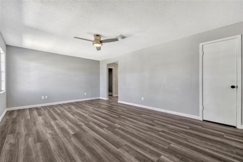 Villa ou maison à vendre à Kissimmee, Floride: 2 chambres, 92.9 m2 № 1572241 - photo 12
