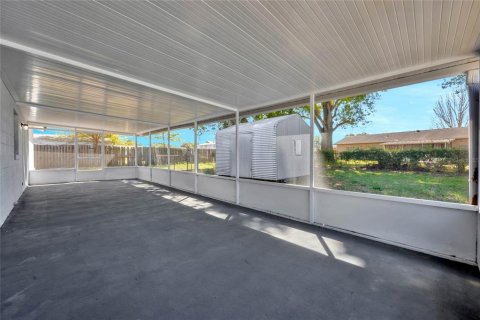 Villa ou maison à vendre à Kissimmee, Floride: 2 chambres, 92.9 m2 № 1572241 - photo 27