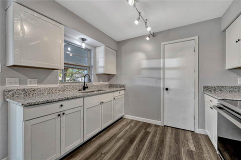 Villa ou maison à vendre à Kissimmee, Floride: 2 chambres, 92.9 m2 № 1572241 - photo 3