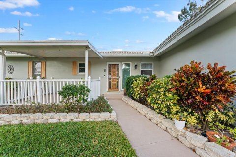 Casa en venta en Clearwater, Florida, 3 dormitorios, 133.78 m2 № 1774913 - foto 1