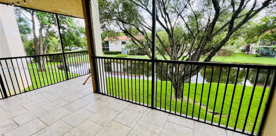 Condo in Weston, Florida, 2 bedrooms  № 1966884