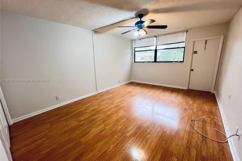 Condo in Weston, Florida, 2 bedrooms  № 1966884 - photo 9