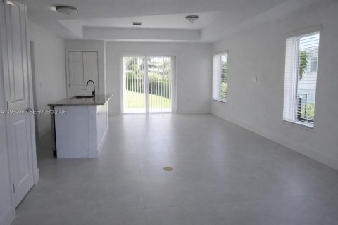 Touwnhouse à louer à Miami, Floride: 3 chambres, 130.06 m2 № 2025775 - photo 9
