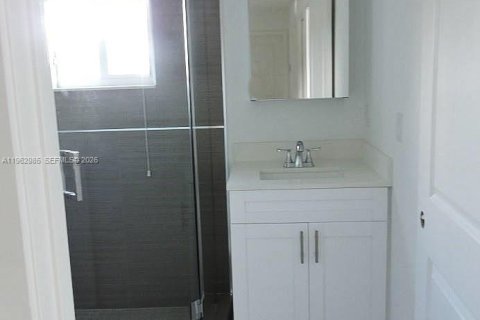 Touwnhouse à louer à Miami, Floride: 3 chambres, 130.06 m2 № 2025775 - photo 2