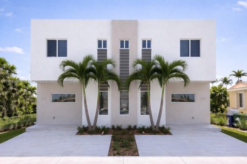 Touwnhouse à Miami, Floride 3 chambres, 130.06 m2 № 2025775