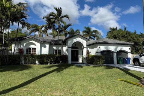 Casa en venta en Miami, Florida, 4 dormitorios, 195.65 m2 № 2000069 - foto 2