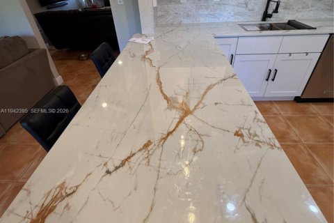 Casa en venta en Miami, Florida, 4 dormitorios, 195.65 m2 № 2000069 - foto 9