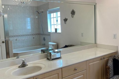 Casa en venta en Miami, Florida, 4 dormitorios, 195.65 m2 № 2000069 - foto 20