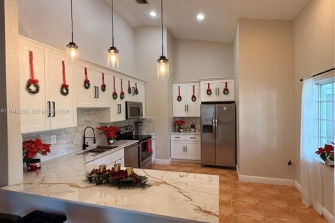 Casa en venta en Miami, Florida, 4 dormitorios, 195.65 m2 № 2000069 - foto 5