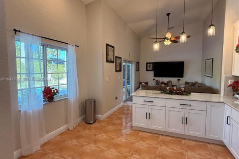 Casa en venta en Miami, Florida, 4 dormitorios, 195.65 m2 № 2000069 - foto 10