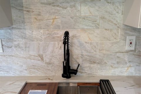 Casa en venta en Miami, Florida, 4 dormitorios, 195.65 m2 № 2000069 - foto 12