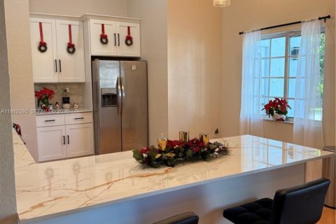 Casa en venta en Miami, Florida, 4 dormitorios, 195.65 m2 № 2000069 - foto 4