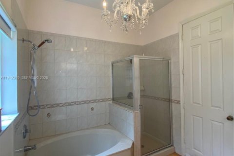 Casa en venta en Miami, Florida, 4 dormitorios, 195.65 m2 № 2000069 - foto 22