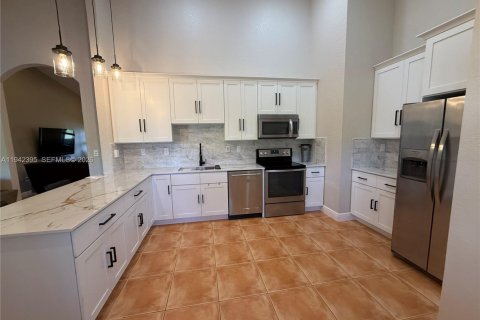 Casa en venta en Miami, Florida, 4 dormitorios, 195.65 m2 № 2000069 - foto 11