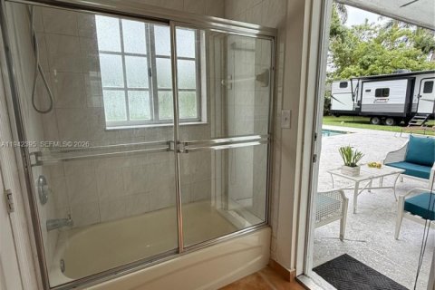 Casa en venta en Miami, Florida, 4 dormitorios, 195.65 m2 № 2000069 - foto 30