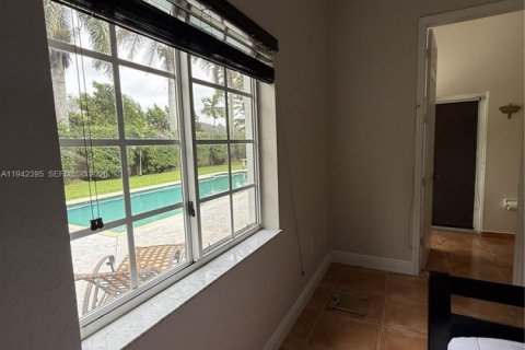 Casa en venta en Miami, Florida, 4 dormitorios, 195.65 m2 № 2000069 - foto 27