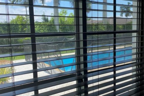 Casa en venta en Miami, Florida, 4 dormitorios, 195.65 m2 № 2000069 - foto 28